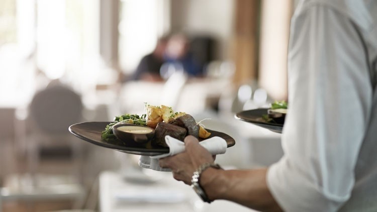 Rise in pay for UK restaurant workers outpacing other countries