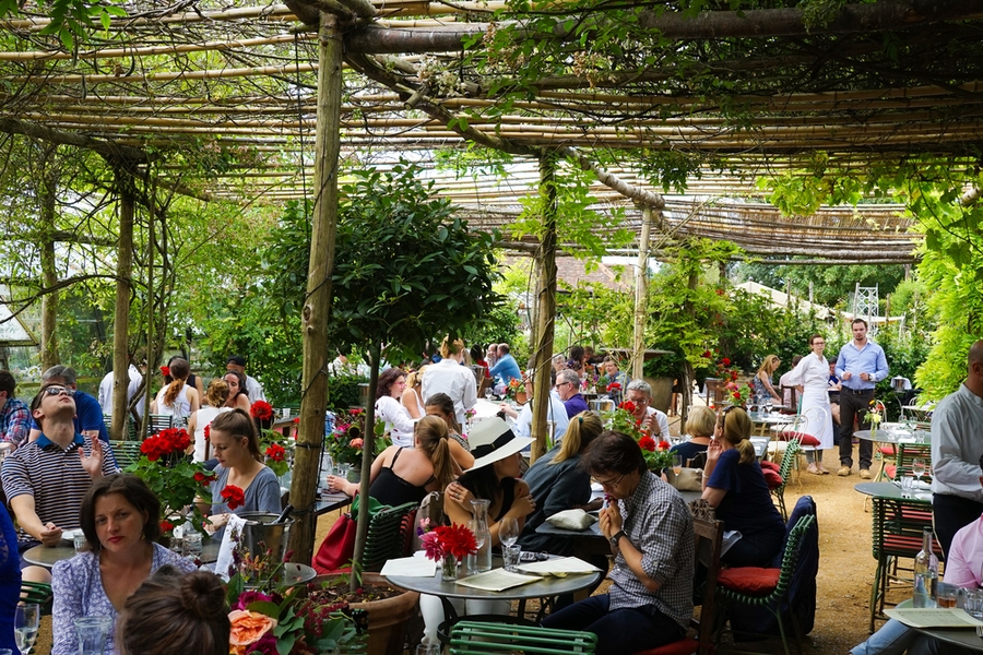 Thousands back Petersham Nurseries in fight over evening dinner service